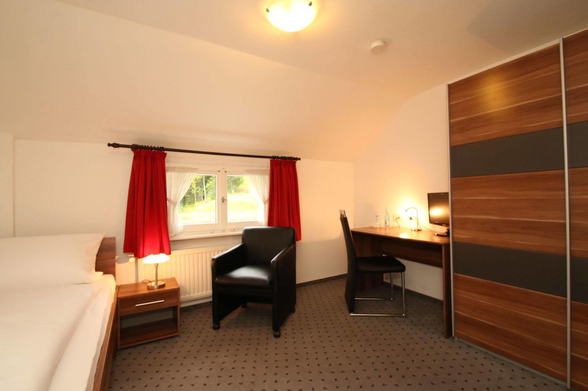 Hotel Landgasthof Adler Altenrond Bagian luar foto