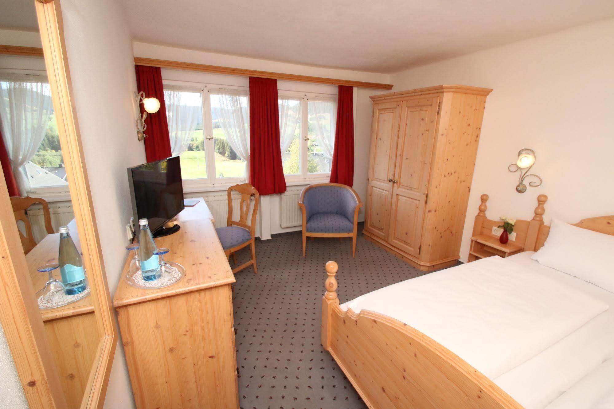 Hotel Landgasthof Adler Altenrond Bagian luar foto