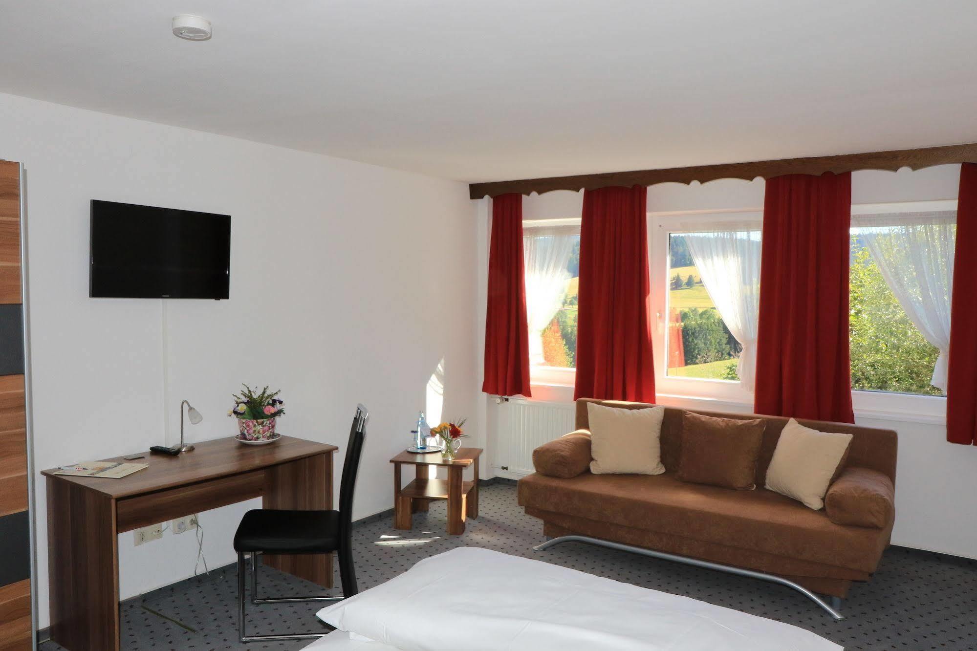 Hotel Landgasthof Adler Altenrond Bagian luar foto