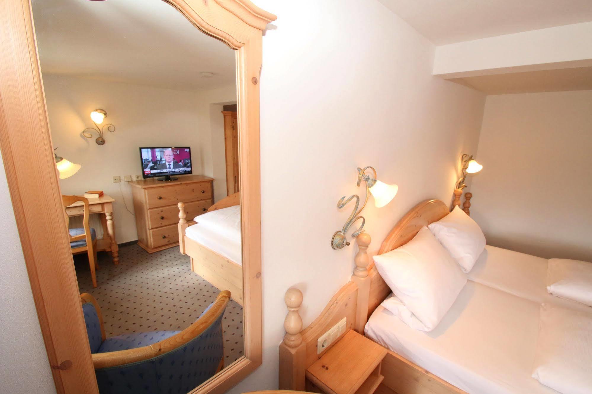 Hotel Landgasthof Adler Altenrond Bagian luar foto