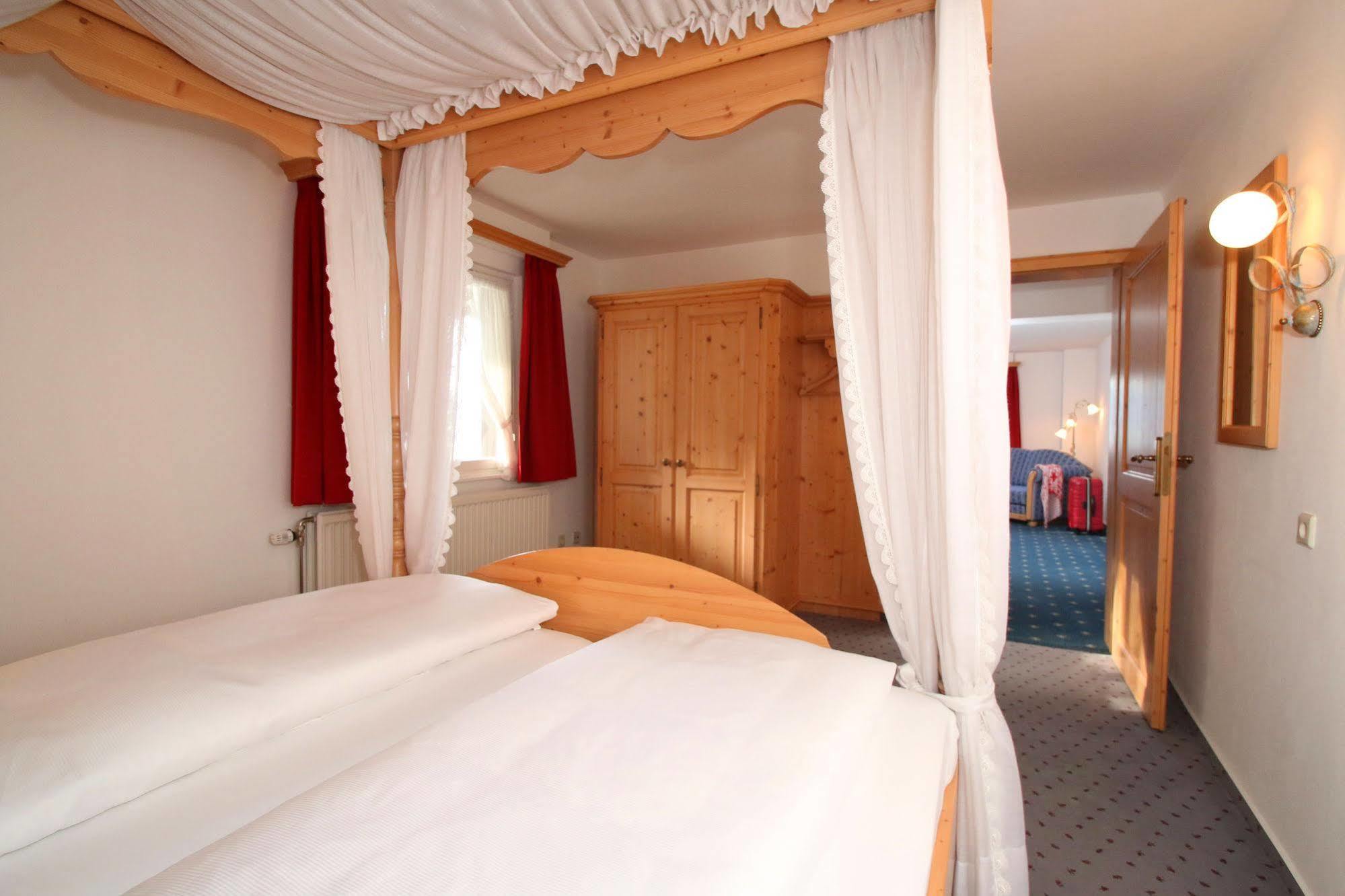 Hotel Landgasthof Adler Altenrond Bagian luar foto